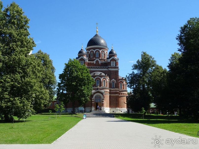 "Не даром помнит вся Россия про день Бородина"....