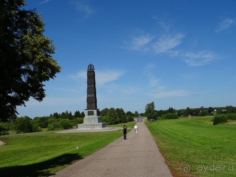 "Не даром помнит вся Россия про день Бородина"....