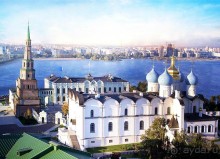 Уникальность Казанского Кремля состоит в целом ряде присущих лишь ему черт, ведь Казанский Кремль — это, 
- во-первых, единственный в мире действующий центр татарской государственной культуры и государственной власти; 
- во-вторых, это единственная сохранившаяся в Российской Федерации татарская крепость, в которой сбережены основы первоначальной градостроительной идеи: основы планировки, градостроительная композиция и функциональная организация архитектурных комплексов; 
- в-третьих, здесь как нигде ярко выразилось историческое взаимодействие различных градостроительных и архитектурных культур: волжско-булгарской, золотоордынской, средневековой казанско-татарской, итальянской, русской и современной.