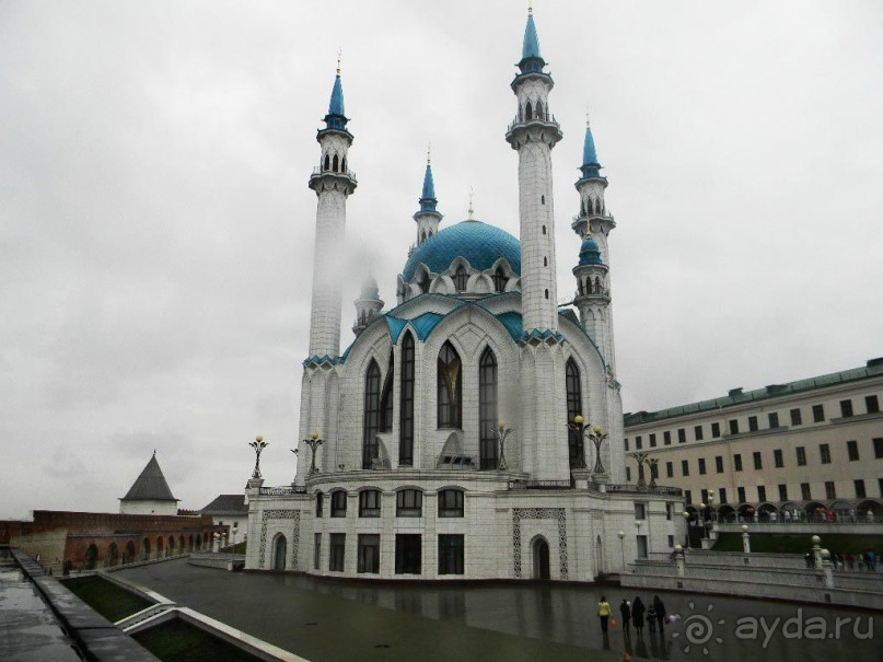 Мечеть Кул-Шариф (тат. Кол Шәриф мәчете, Qol Şärif mäçete) — главная джума-мечеть республики Татарстан и Казани (с 2005 года); расположена на территории Казанского кремля. 