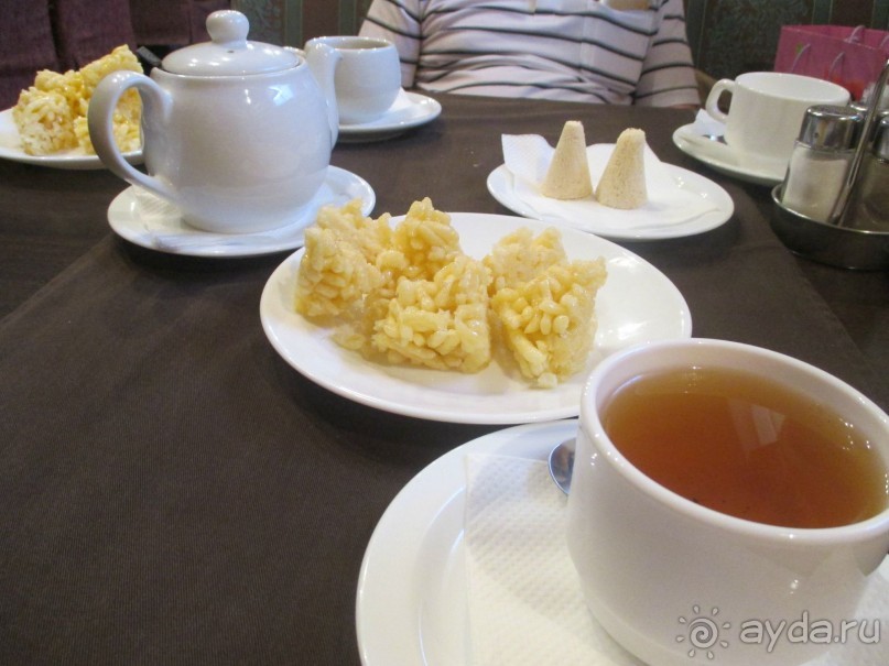 Вот восточные сладости и чай с чебрецом оказались на высоте.