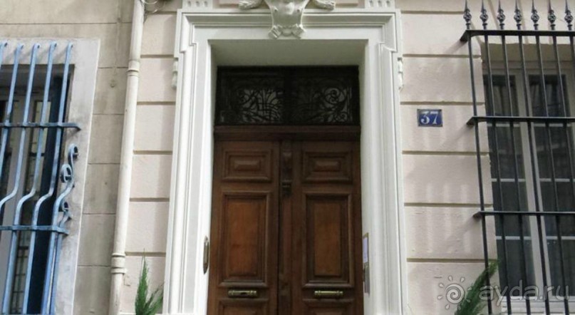 Отличный отель в центре Марселя.