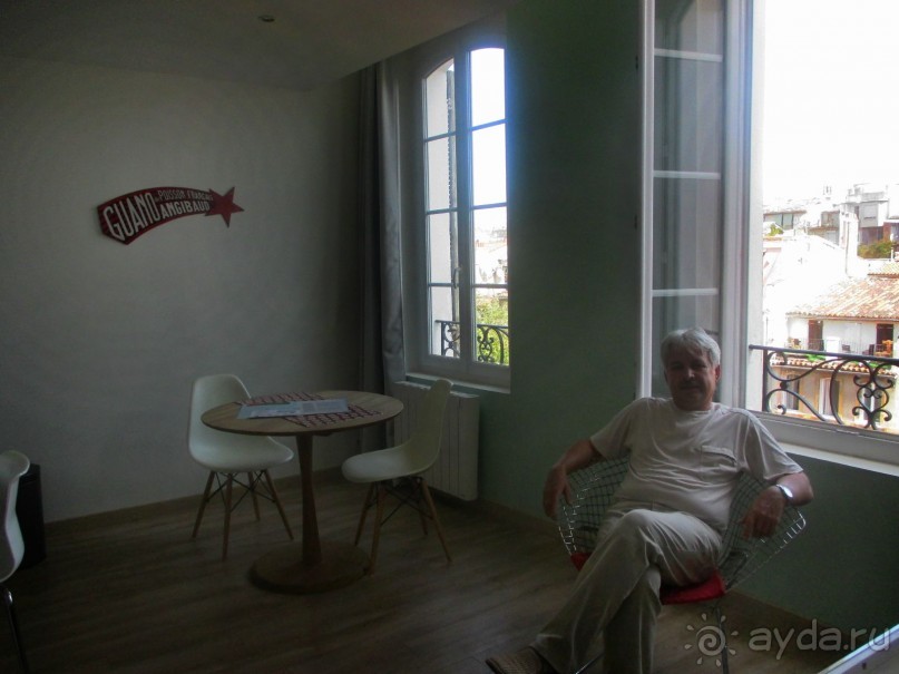 Отличный отель в центре Марселя.