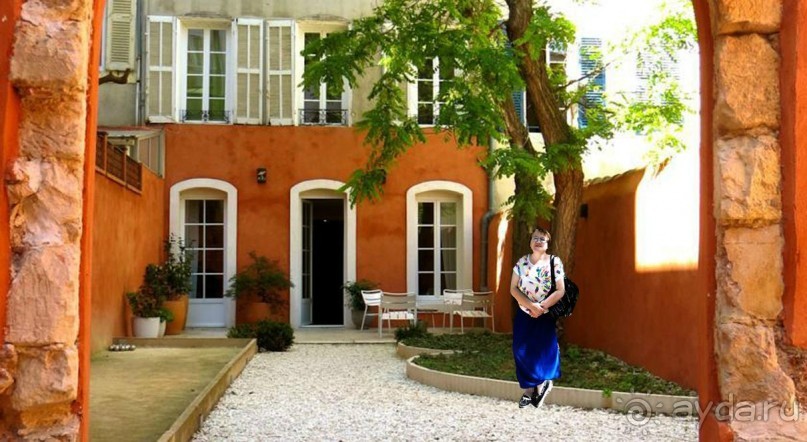 Отличный отель в центре Марселя.