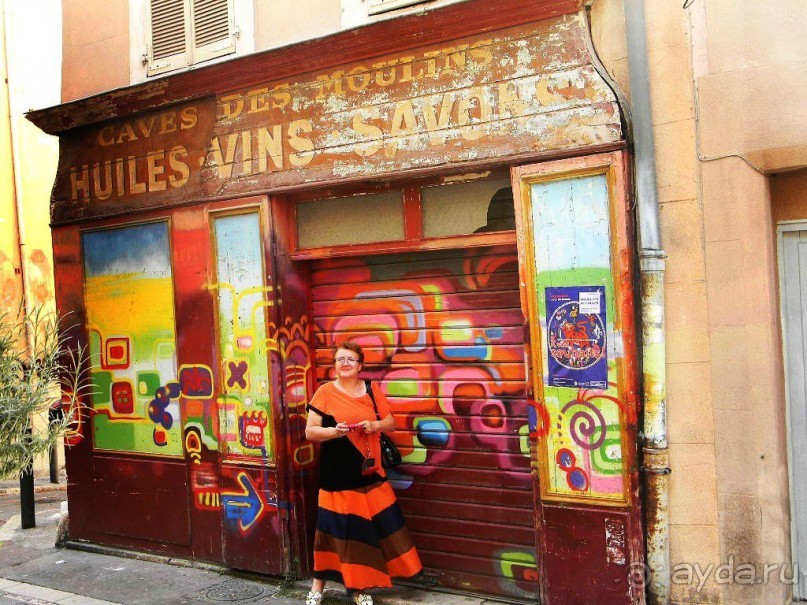 Сегодняшний Марсель - космополитический город, яркий и сложный, шумный, в котором прованские традиции встречаются с экзотическими источниками влияния из Северной Африки и Ближнего Востока