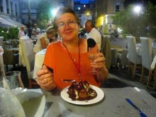 Или профитроли в темном шоколаде.