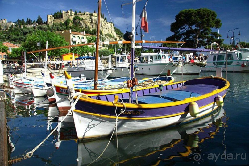 В XV – XVII вв. в порту строились первые пристани. Вокруг гавани вырастали церкви, светские здания, особняки богатых горожан.