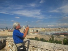 Вокруг  мало машин, с моря парк отлично продувается свежим ветром, воздух наполнен ароматами растений расположенного здесь же Ботанического сада.