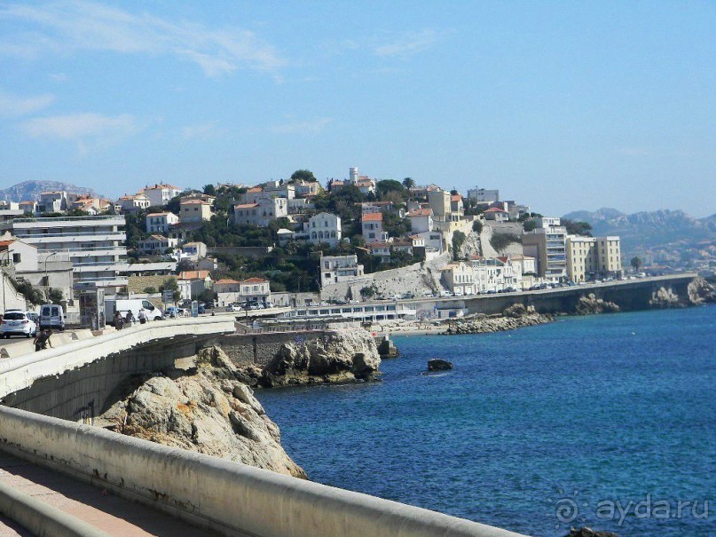 На солнечном берегу Лионского залива разместился Марсель - старейший город Франции