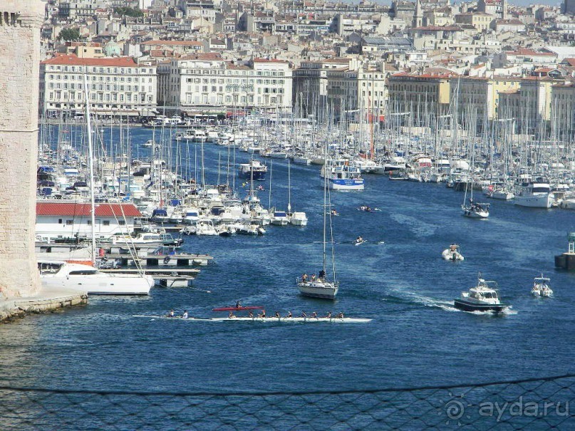 С балкона парка открывается потрясающий вид на Марсельский порт и на город.