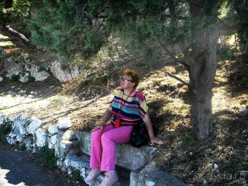 Смотровая площадка отлично оборудована – на ней присутствуют посадочные места для усталых путников