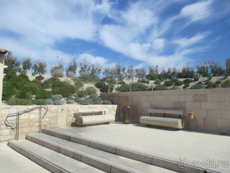 Непосредственно сооружением крепости озаботился король Людовик XIV, причем его целью было не отражение атак со стороны моря, а, скорее, постоянный контроль над мятежными жителями Марселя.