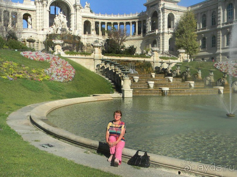 В честь этого события на плато Лоншам было решено возвести монументальный фонтан и дворец Лоншам.