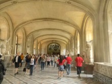 Исторически так сложилось, что в архитектуре Лувра всегда было совмещено множество стилей. Начало этому положил король Филипп-Август.