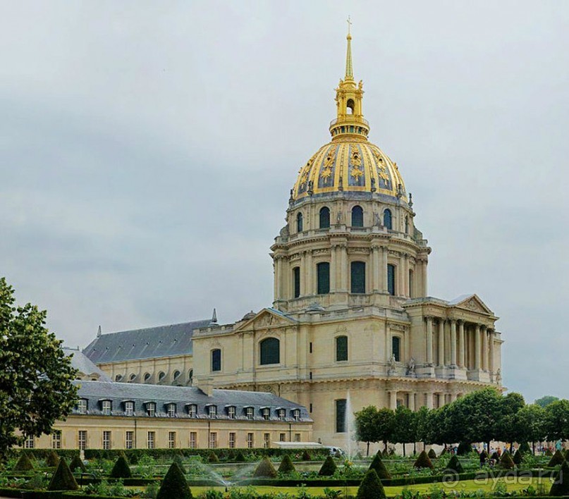 Высокий купол собора Дома инвалидов уже давно стал одной из главных вертикалей, формирующих силуэт Парижа, и сегодня трудно представить себе французскую столицу без этого монументального храма.