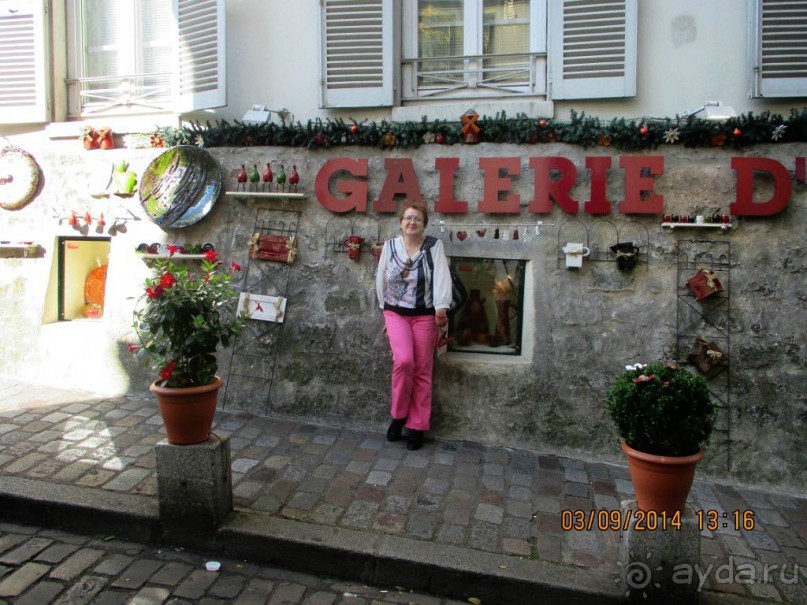 Мне очень понравилась галерея керамики. Там были такие потешные керамические зверюшки, изогнутые вазочки и очень яркие вишни