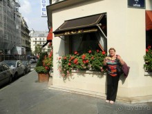 Проще всего попасть в эту часть Парижа (в Латинский квартал) можно пройдя через остров Сите, известный каждому туристу благодаря расположенному на нем собору Нотр-Дам