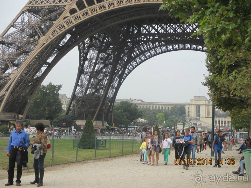Со временем страсти потихоньку улеглись, глаз стал привыкать видеть возвышающуюся над Парижем «тень ненавистной колонны», а через некоторое время, те кому не нравилось сооружение, вовсе смирились и перестали возмущаться.