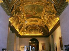 В начале 17 века Генрих Четвёртый, испытывавший огромную симпатию к искусству, предложил художникам жить во дворце. Он пообещал им просторные залы под мастерские, жилища и чин дворцовых живописцев.