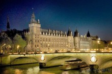 В XIX веке архитектором Виоле ле Дюком была проведена реконструкция дворца, а спустя еще некоторое время тюрьму закрыли и Консьержери был присвоен статус исторического памятника.