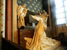 В соборе хранится одна из величайших реликвий христианства – Терновый венец Иисуса Христа.