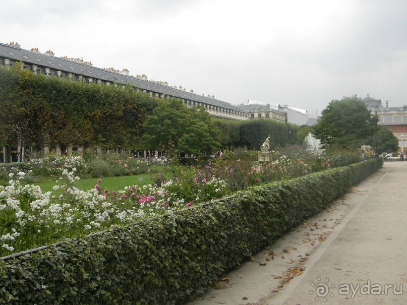 Дворец и сад Пале-Рояль. Для посетителей здание дворца закрыто, а на территорию парка можно пройти абсолютно бесплатно.