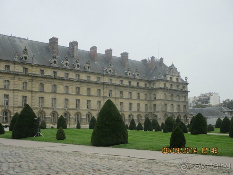 Распорядок дня и дисциплина в Доме Инвалидов была военно-монастырской. Приём пищи по расписанию за столами на 50 человек, днём, кто был способен, работали в различных мастерских или занимались строевыми упражнениями