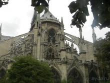 Собор стал центром всех значимых событий страны. 18 августа 1572 года в соборе состоялось венчание Маргариты Валуа с Генрихом Наваррским.