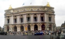 Оперный театр под названием Королевской академии музыки был основан в 1669 году, его основателями стали композитор Р. Камбер и поэт П. Перрен.