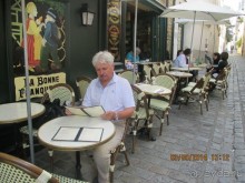 На Монмартре  огромный выбор разнообразных заведений, начиная от стандартных бистро и заканчивая роскошными ресторанами, имеющими звезды Мишлена. Это одно из старейших заведений в старой части Монмартра, ресторанчик с настоящей хорошей местной кухней.