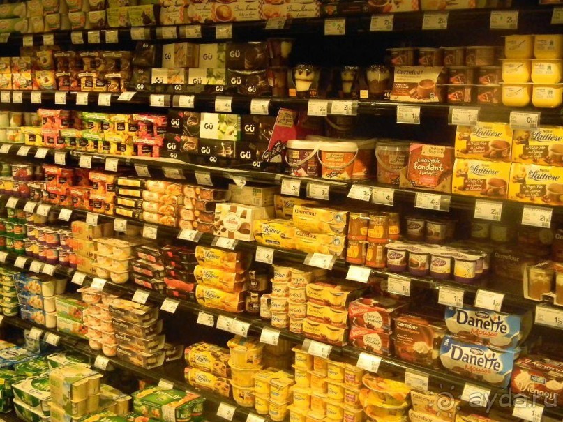 В Париже множество продуктовых магазинов: больших и маленьких, специализированных и универсальных, роскошных, где товары стоят бешеных денег, и недорогих с продуктами по демократическим ценам.