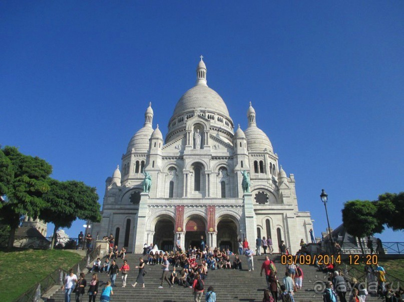 Базилику Сакре-Кёр можно увидеть практически с любой точки Парижа, как и башню Эйфеля