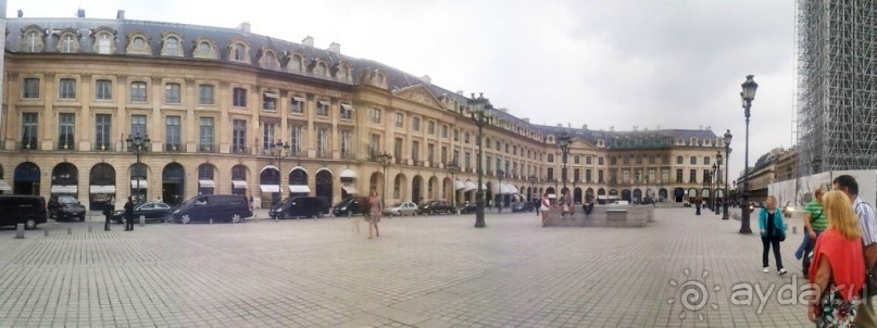 Вандо́мская пло́щадь (фр. Place Vendôme), ранее площадь Людовика Великого (Place Louis le Grand) — одна из «пяти королевских площадей» Парижа
