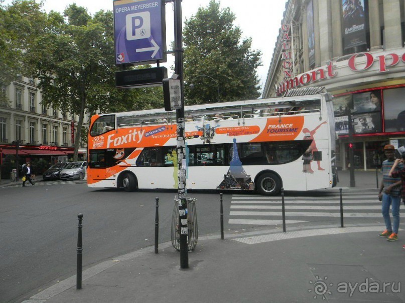 Один из самых удобных, быстрых и сравнительно недорогих способов быстро познакомиться с основными достопримечательностями Парижа и понять план города – использовать туристический экскурсионный автобус. А мы все пешком, да на метро.