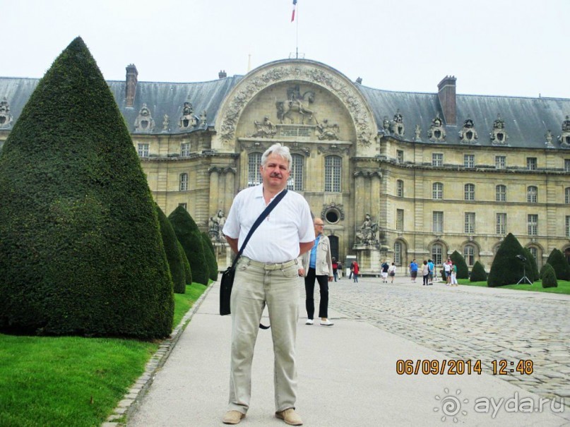 Изначально сооружение было рассчитано на приём 1500 постояльцев, но  к 1714 году там проживало уже более 4000 бывших солдат и офицеров