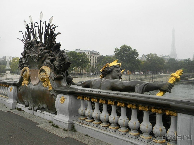 Сейчас, мост не просто способ переправы; считается, что любое желание, загаданное вечером, стоя на середине, сбывается очень быстро. А все потому, что мост окружен ангелами, которые «видят» душу каждого и помогают в исполнении мечты.