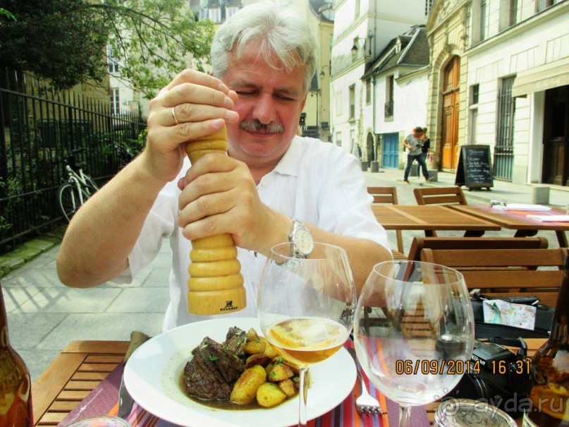 В этом классическом бистро Левого берега предлагают плотную домашнюю еду