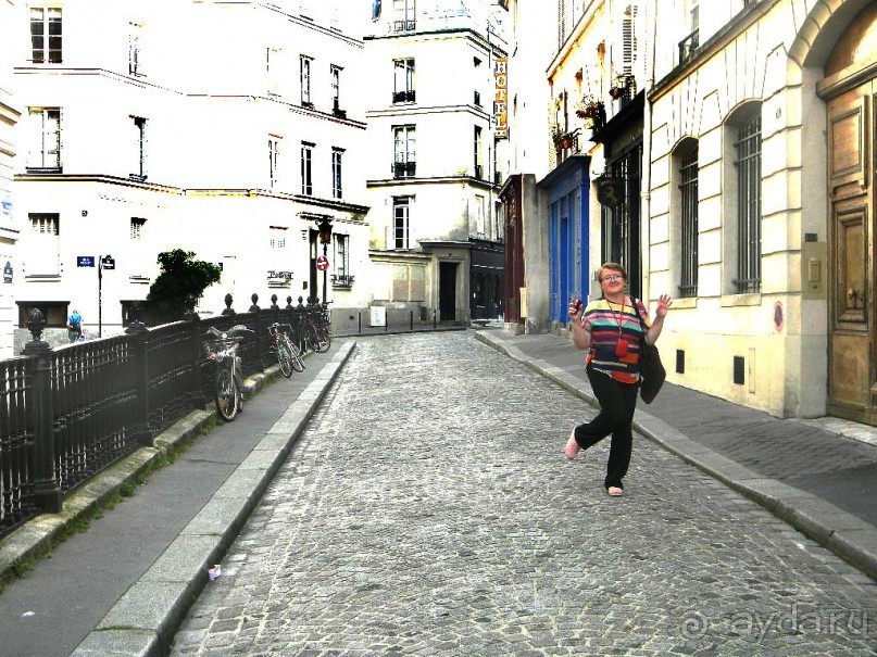 Латинский квартал – это традиционный студенческий квартал, расположенный в пятом и шестом округах Парижа, что на левом берегу реки Сены вокруг престижного университета Сорбонна.