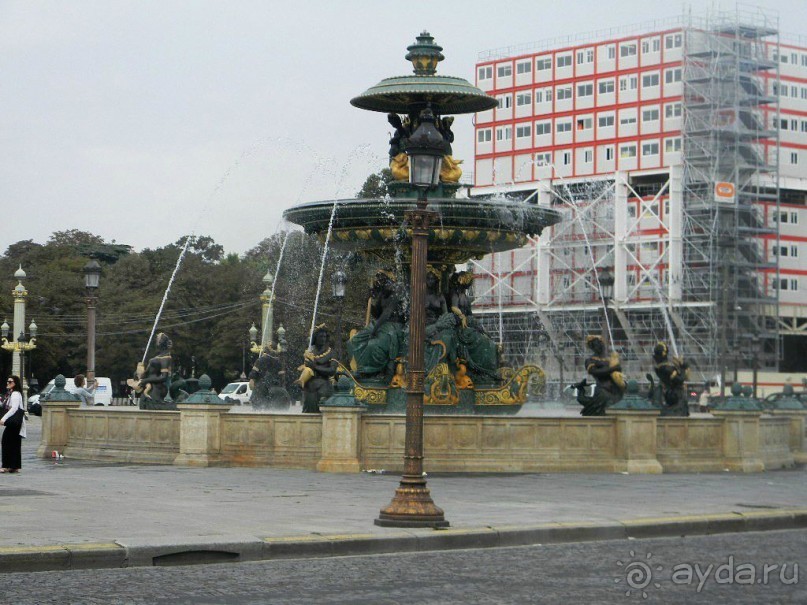 21 декабря 1833 года в  период правления Луи-Филиппа, в Париж из египетского храма Амона был привезён луксорский обелиск Рамсеса II