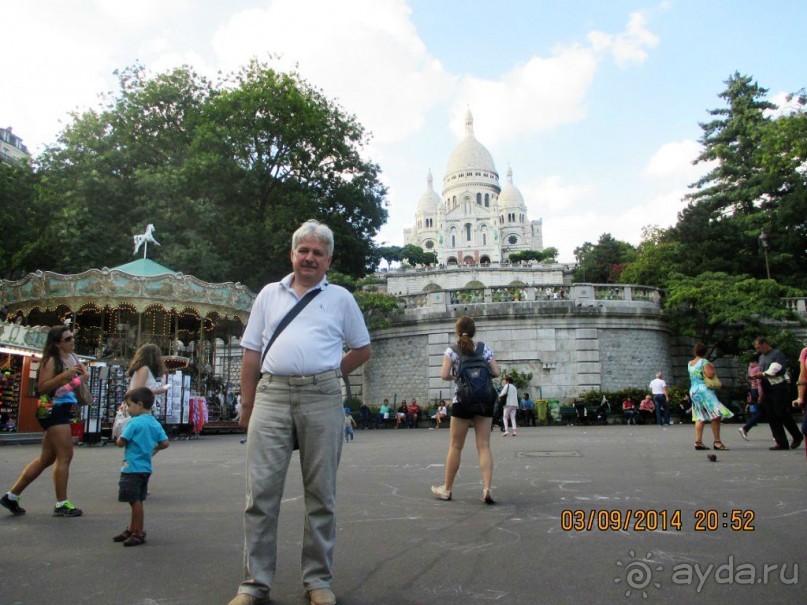 Благодаря тому, что базилика построена на вершине холма, создается впечатление, будто это самое высокое здание столицы Франции.