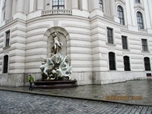 (Hofburg) — зимняя резиденция австрийских Габсбургов и основное местопребывание императорского двора в Вене.