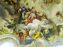 В церкви Св. Карла можно увидеть фрески, которые  расскажут о жизни Карла Борромео. Кроме того в этих фресках скрыты намеки на  главные четыре добродетели: благоразумие, умеренность, храбрость, справедливость