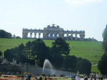 Глориетта — триумфальная колоннада на вершине парка