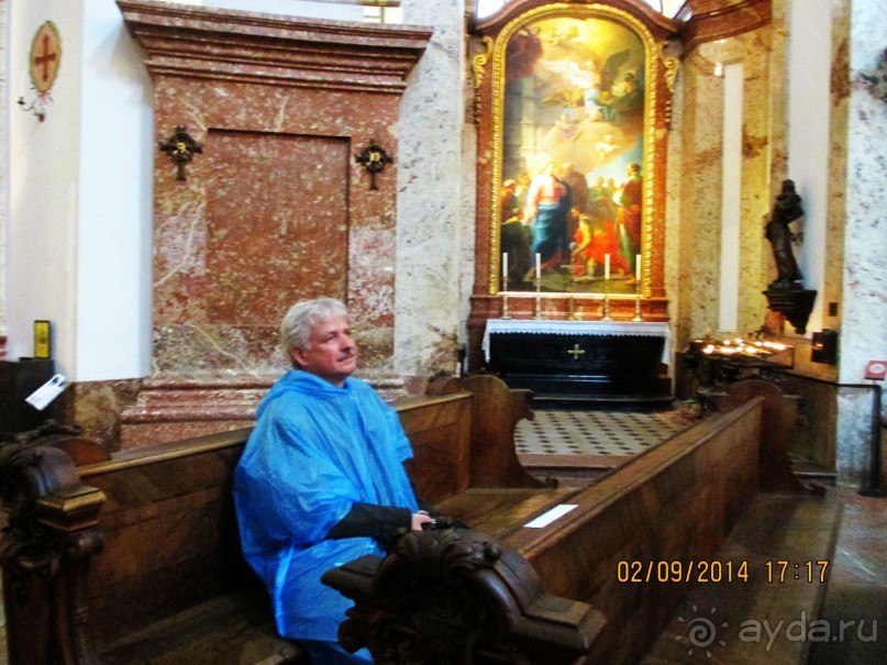 Архитектору удалось мастерские соединить в себе разные архитектурные традиции. Результатом его стараний стало воплощение в  жизнь настоящего шедевра – церкви, которая излучает гармонию.