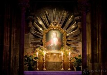 В зале северной башни находится оригинал «Бога зубной боли»