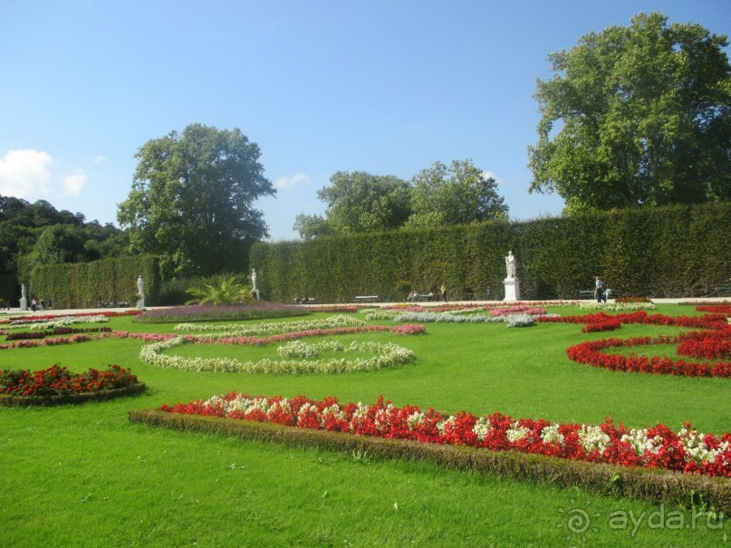 Последним этапом формирования окончательного вида замка Шенбрунн стала перепланировка сада, которая началась в 1770-ых годах.