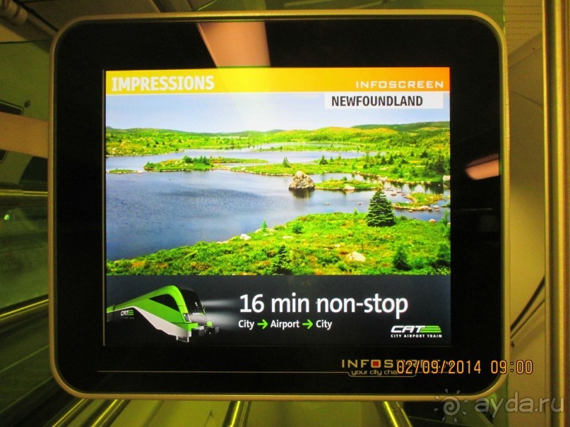 В аэропорту Вены уже в зале получения багажа стоит несколько ярко-зеленых автоматов по продаже билетов на скоростной поезд CAT - City Airport Train