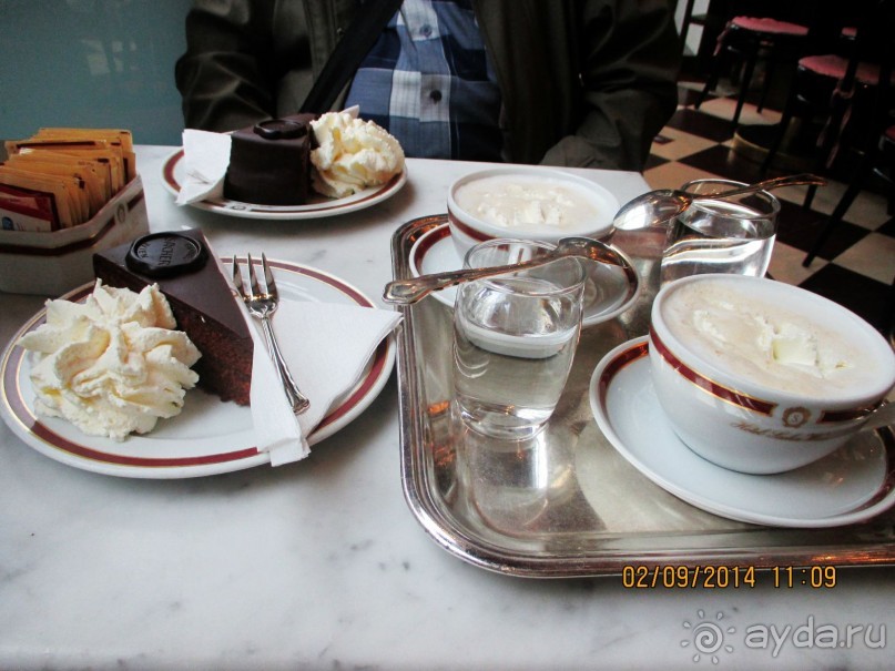 Над его производством здесь работает  сорок человек. При этом каждый год продаётся более 360 тысяч этих кондитерских изделий по всей Австрии и заграницу.