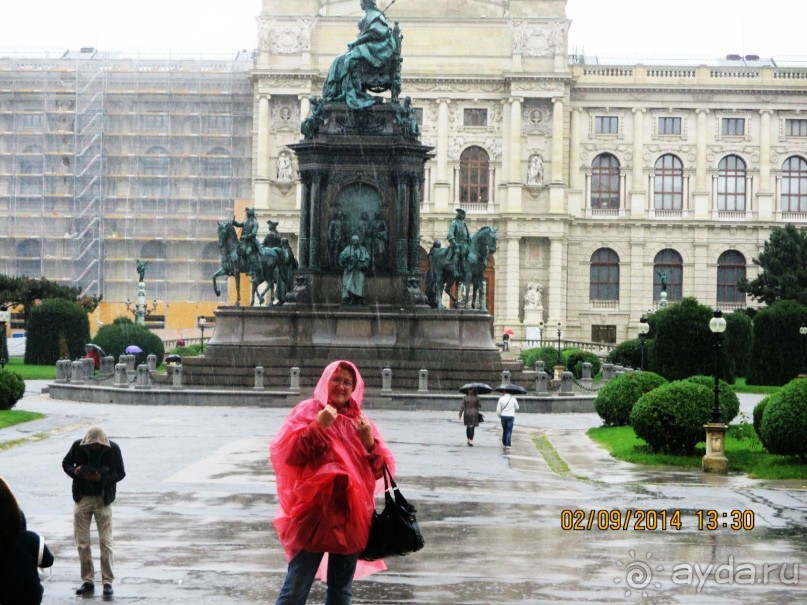 Императрица Мария Терезия в окружении своих советников, полководцев и известных деятелей науки и искусств того времени. Её выполнил Каспар Цимбуш в 1888 г.