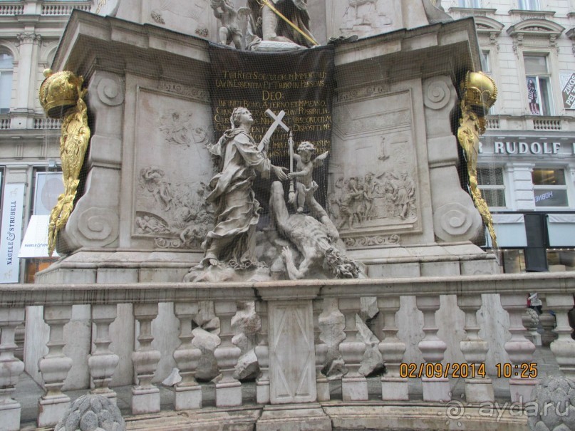 1679 год. В Вене свирепствует эпидемия чумы. Покидая город, император Леопольд I обещает возвести колонну милости, как только эпидемия закончится